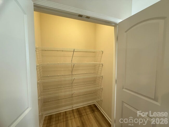 Building Photo - 1111 Bartholdi Dr