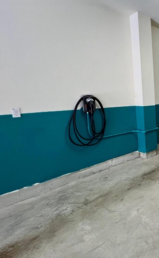 Building Photo - Spacious 2 Bedroom Townhome in San Jose