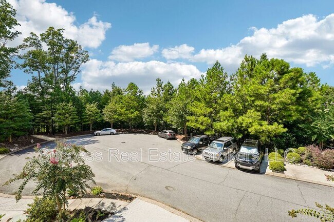 Building Photo - 1231 Ridenour Ln