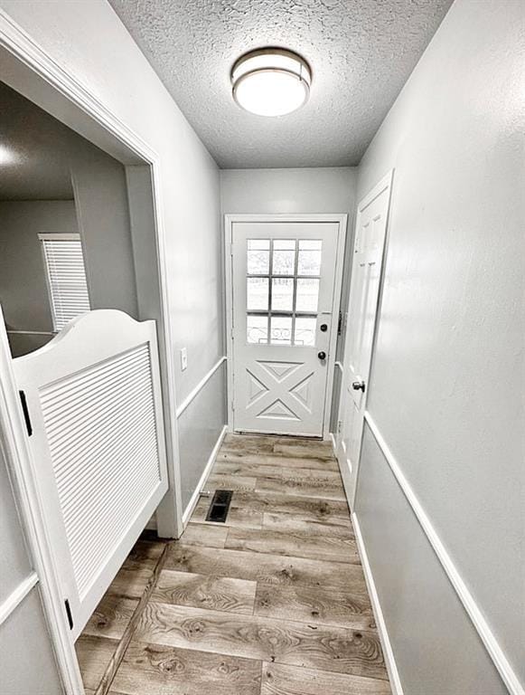 Building Photo - 3215 Oakwood Dr