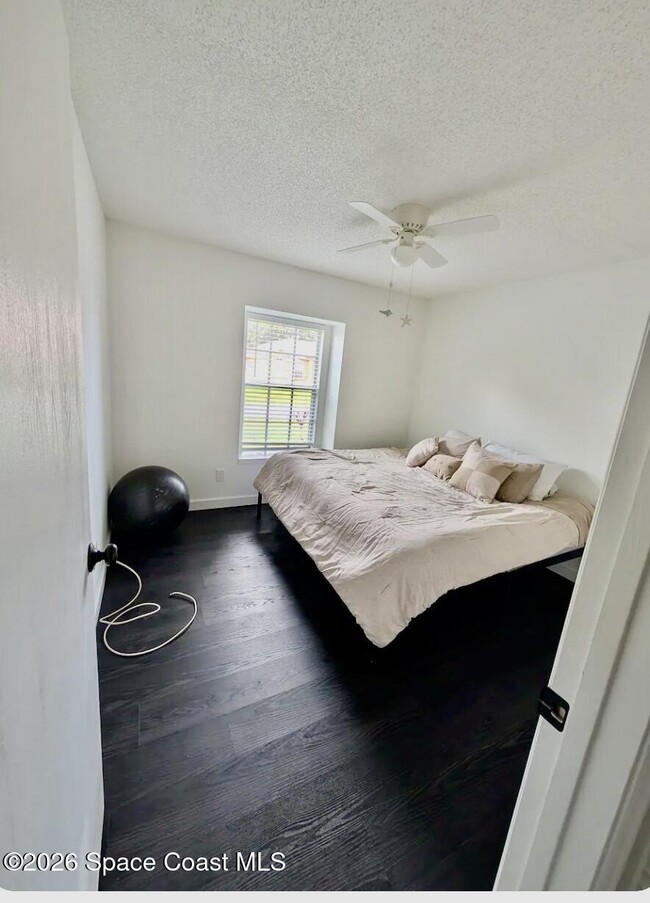 Building Photo - 700 Pampas St NW