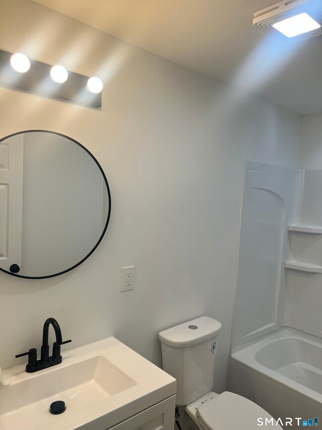 Building Photo - 95 Cedar St