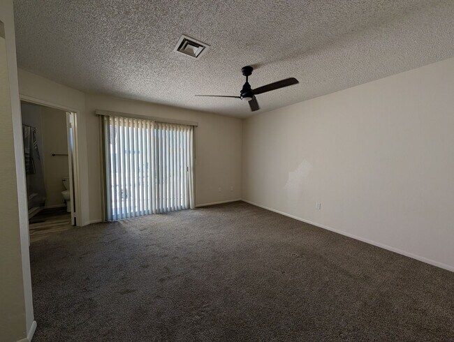 Building Photo - 4 Bedroom 2 Bathroom Sun Meadows Home