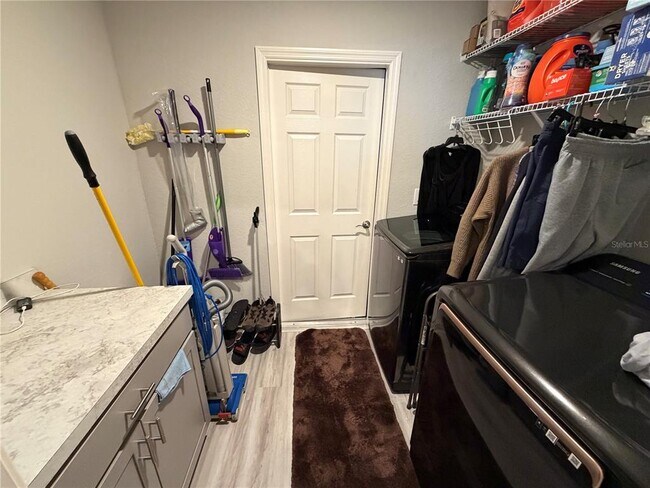 Building Photo - 1358 Cascade Dr