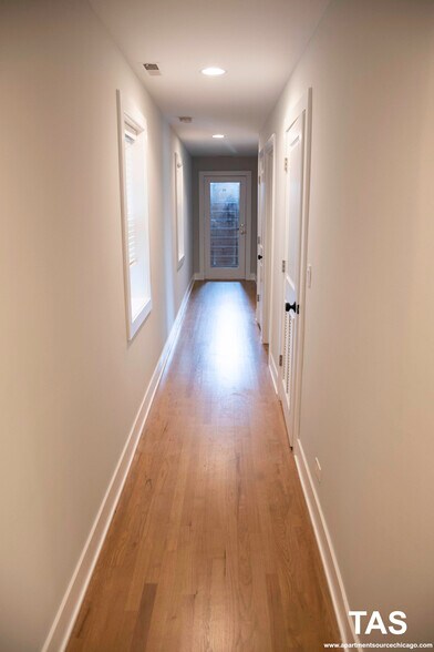 Building Photo - 2320 N Southport Ave