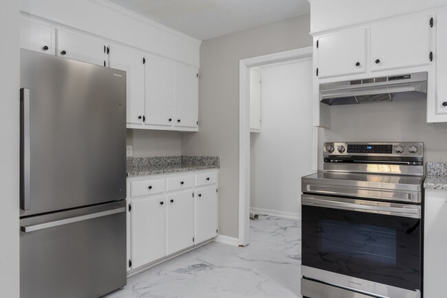 Building Photo - 216 Cross Hill Rd