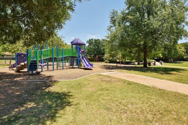 Building Photo - 9312 Roxanna Dr