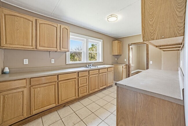 Building Photo - 11494 New Garden Rd