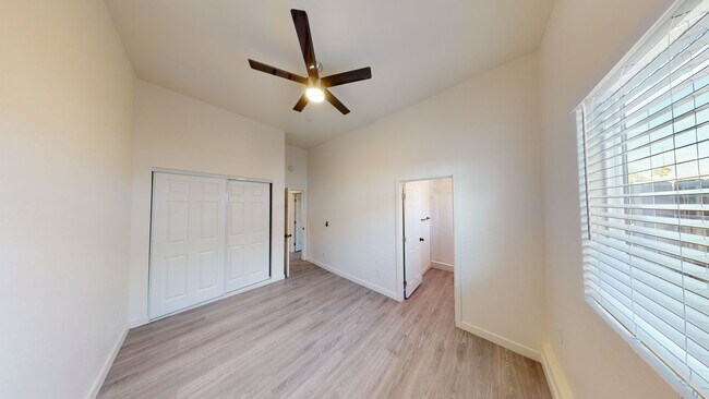Building Photo - HUGE 8BD/4BA House on Mary Lane Dr!! POOL!...