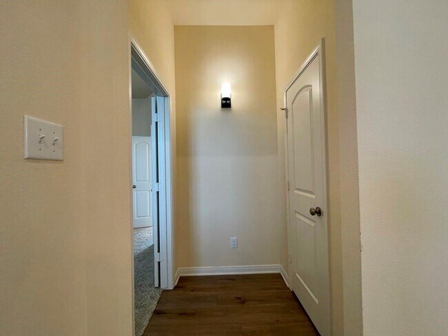 Building Photo - 5115 Leaning Tree