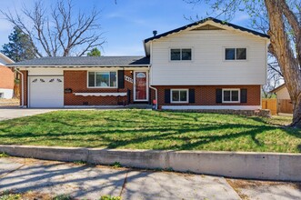 Building Photo - 1415 Holmes Dr