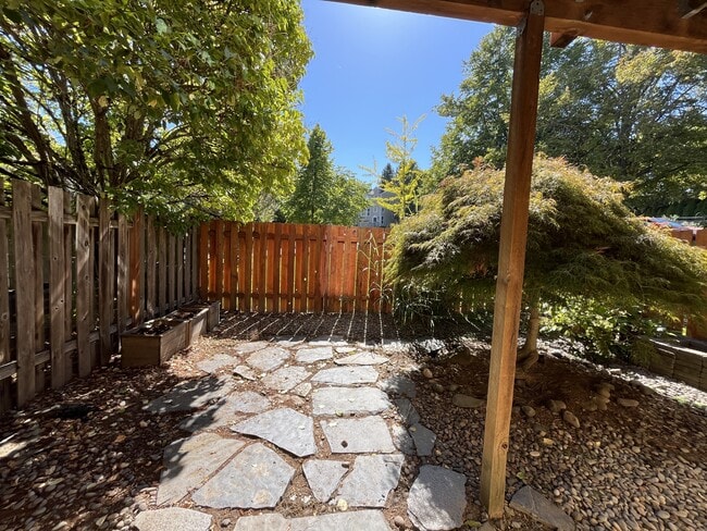 Building Photo - 13065 SW Seca Ct