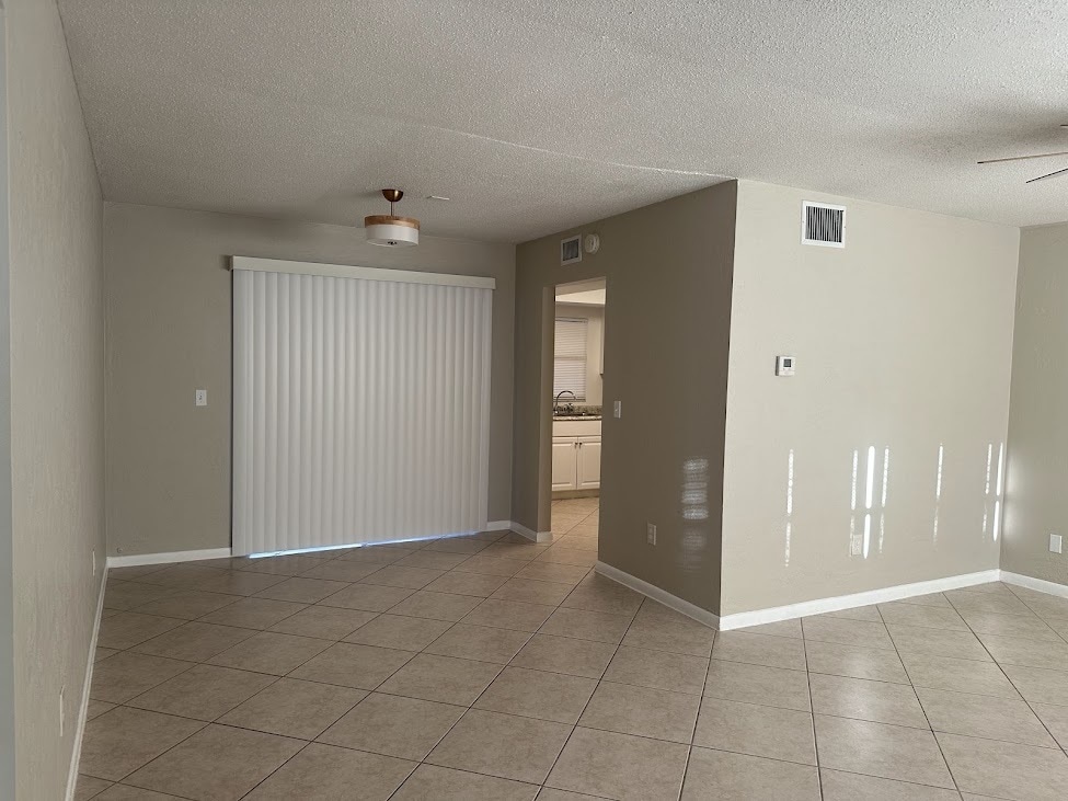 Building Photo - 3369 Barnsdale Dr
