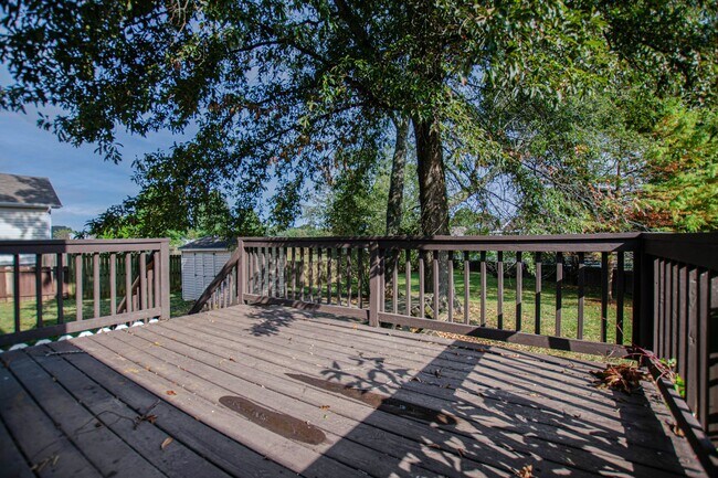 Building Photo - Pet Friendly Three Bedroom with Bonus!