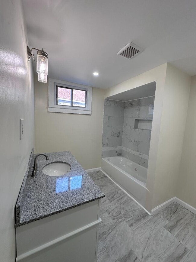 Building Photo - 153 Vine St