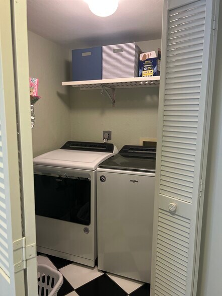 Laundry - 1096 Woodshire Ln