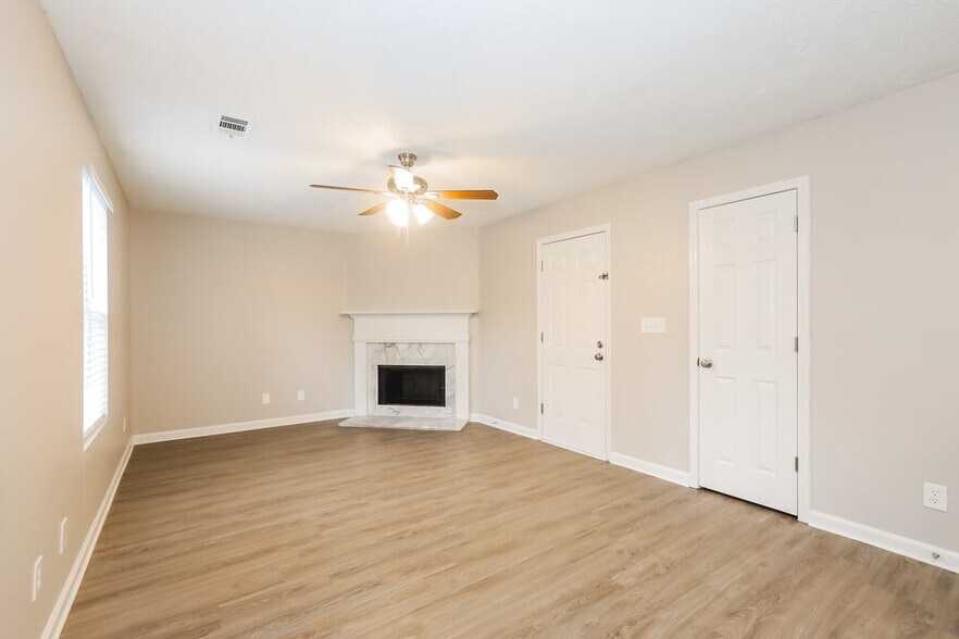 Building Photo - 5656 Wellborn Oaks Ct