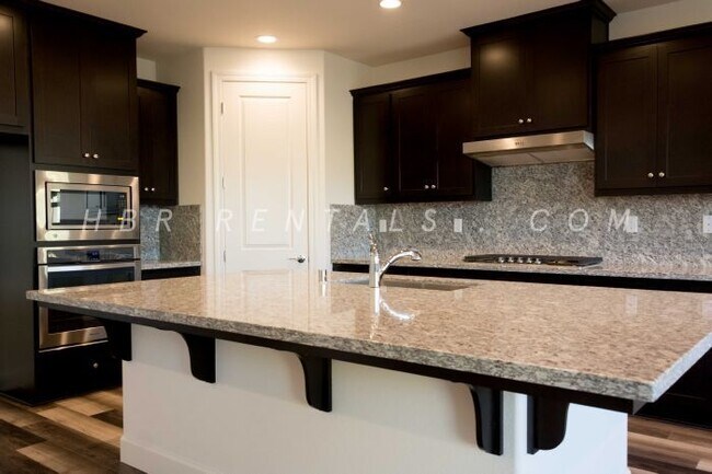 Building Photo - Ellis Neighborhood  | Spacious Single-Stor...