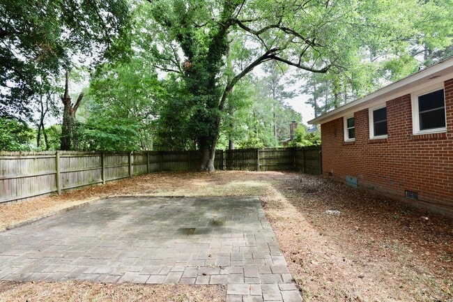 Building Photo - 807 N Guignard Dr