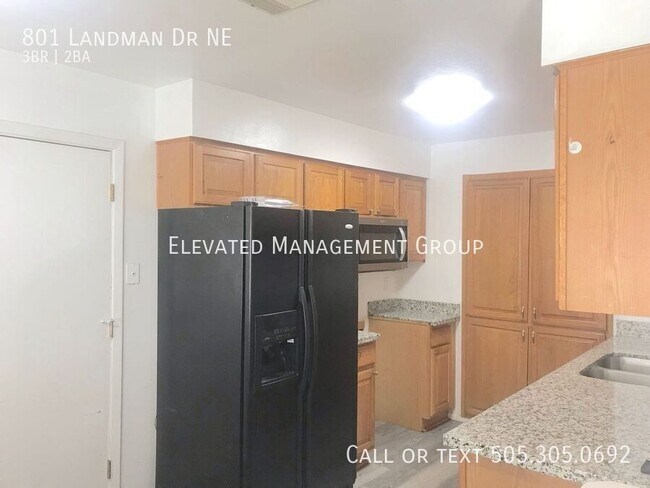 Building Photo - 801 Landman Dr NE