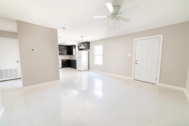 Building Photo - 315 Dorel Dr