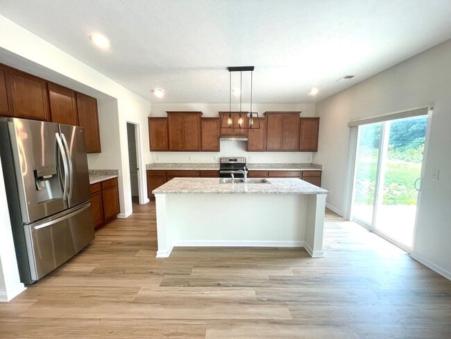 Building Photo - Newer Construction Home!