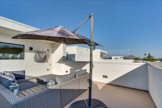 Building Photo - 1111 E Missouri Ave