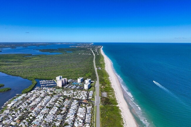 Building Photo - 5051 N Hwy A1A