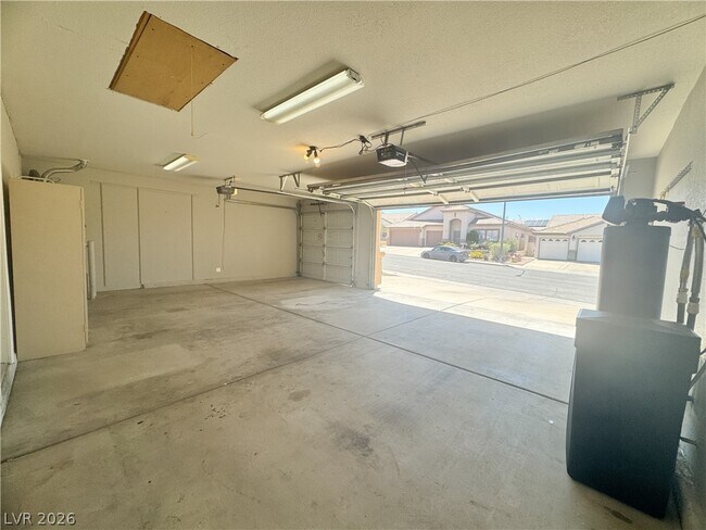 Building Photo - 30 Hatten Bay St