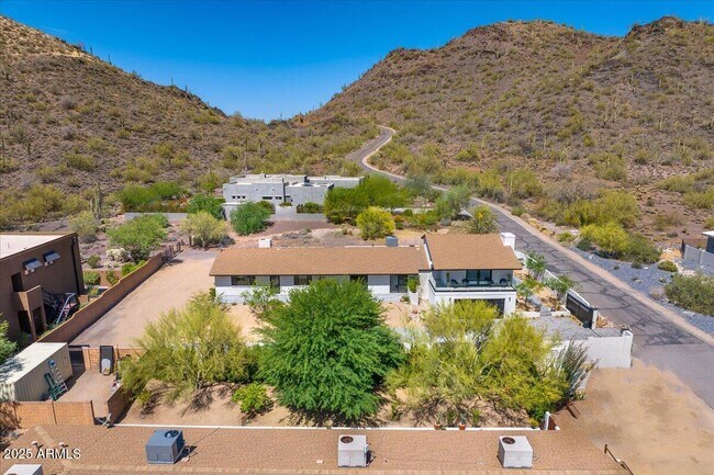Building Photo - 5801 E Surrey Dr
