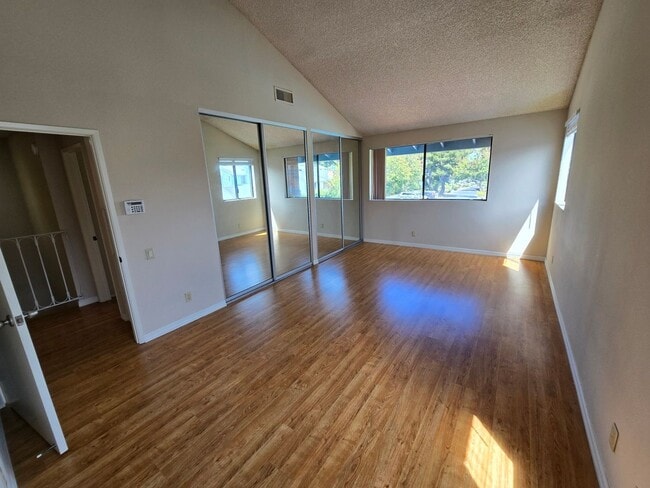 Building Photo - Spacious 3-Bedroom, 2.5-Bath Townhome in Desirable La Jolla