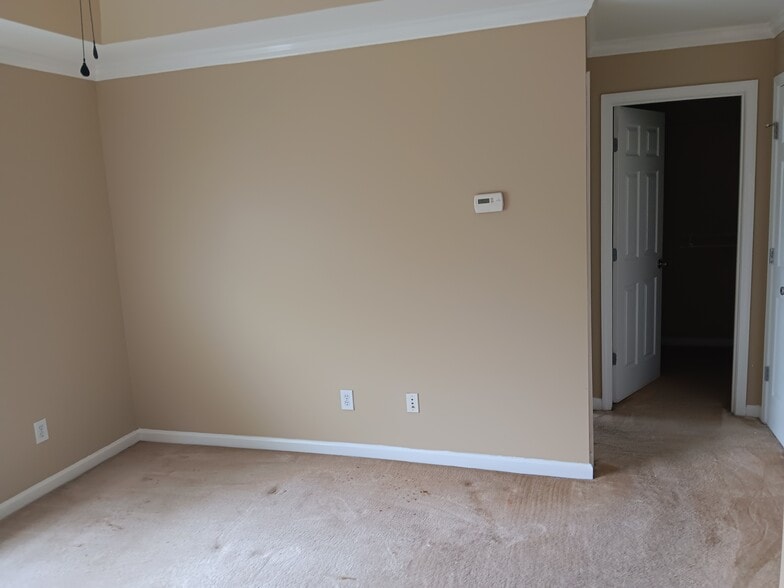 Building Photo - 250 Amal Dr SW