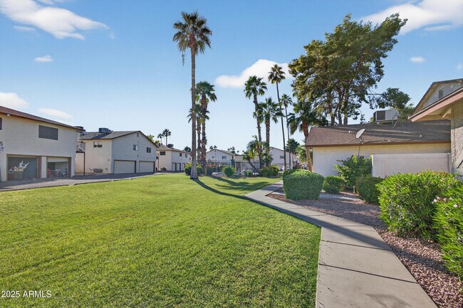 Building Photo - 860 E Brown Rd