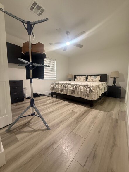 Building Photo - 820 N Trebol St