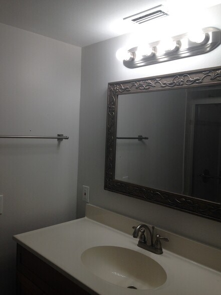 Building Photo - 11842 SW 37 Ter