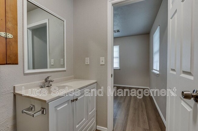 Building Photo - 1005 SW 63rd St