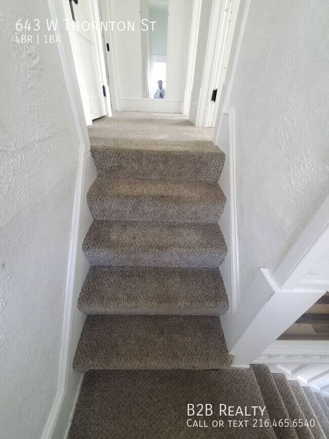 Building Photo - 643 W Thornton St