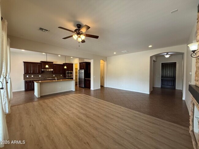 Building Photo - 4045 S Camellia Dr