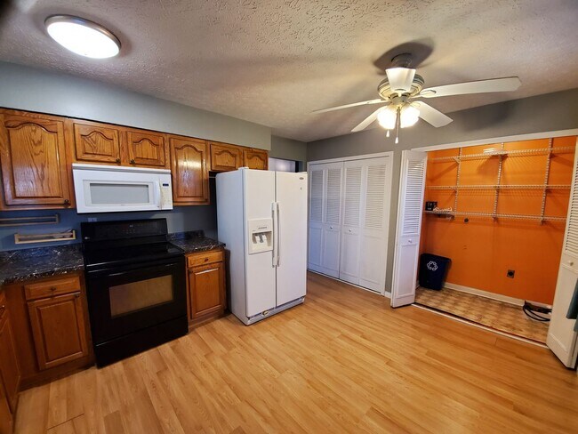 Building Photo - YOU CAN STOP YOUR SEARCH! BRAND NEW Jeffer...