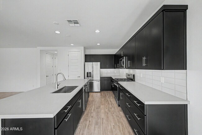 Building Photo - 21505 E Sparrow Dr