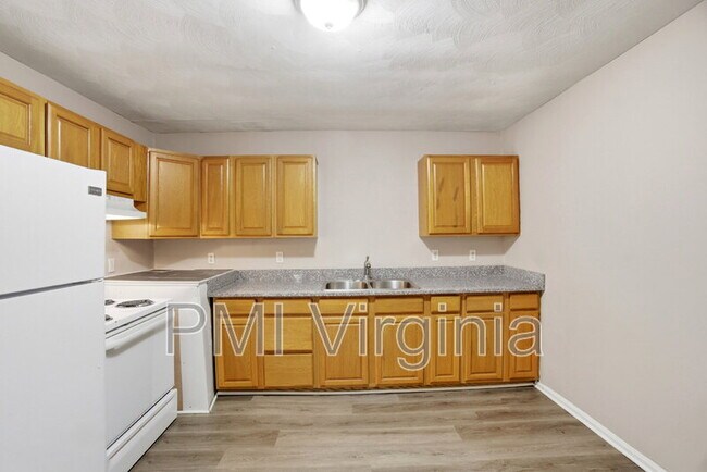 Building Photo - 1109 Hillside Ave