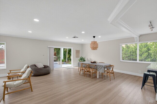 Building Photo - 802 Mallard Dr