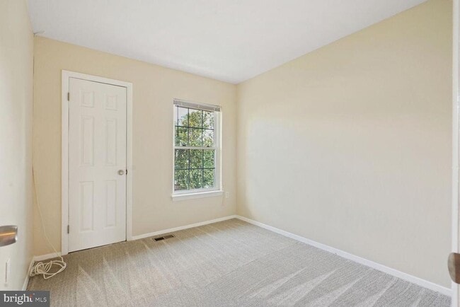 Building Photo - 9497 Linden Leaf Ct