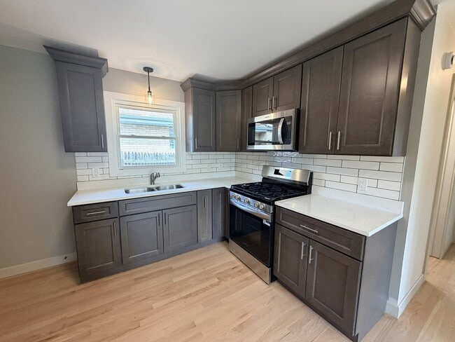 Building Photo - 624 Prairie Ave