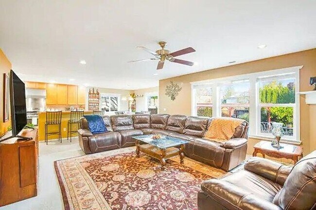 Building Photo - Spacious Amazing 6 bed in Fairwood!