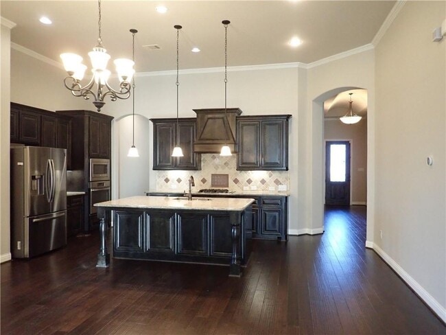 Building Photo - 409 Silver Trail