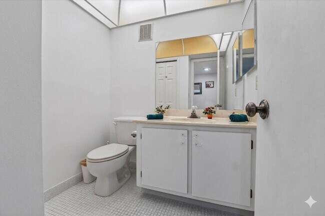 Building Photo - 16251 Golf Club Rd