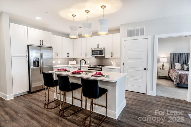 Building Photo - 101 W Morehead St