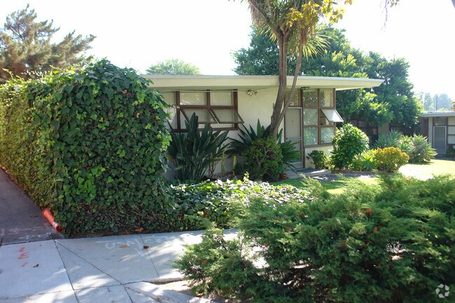 Building Photo - 64 Avenue 64