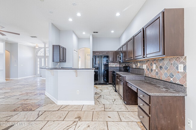 Building Photo - 12160 Basalt Dr S